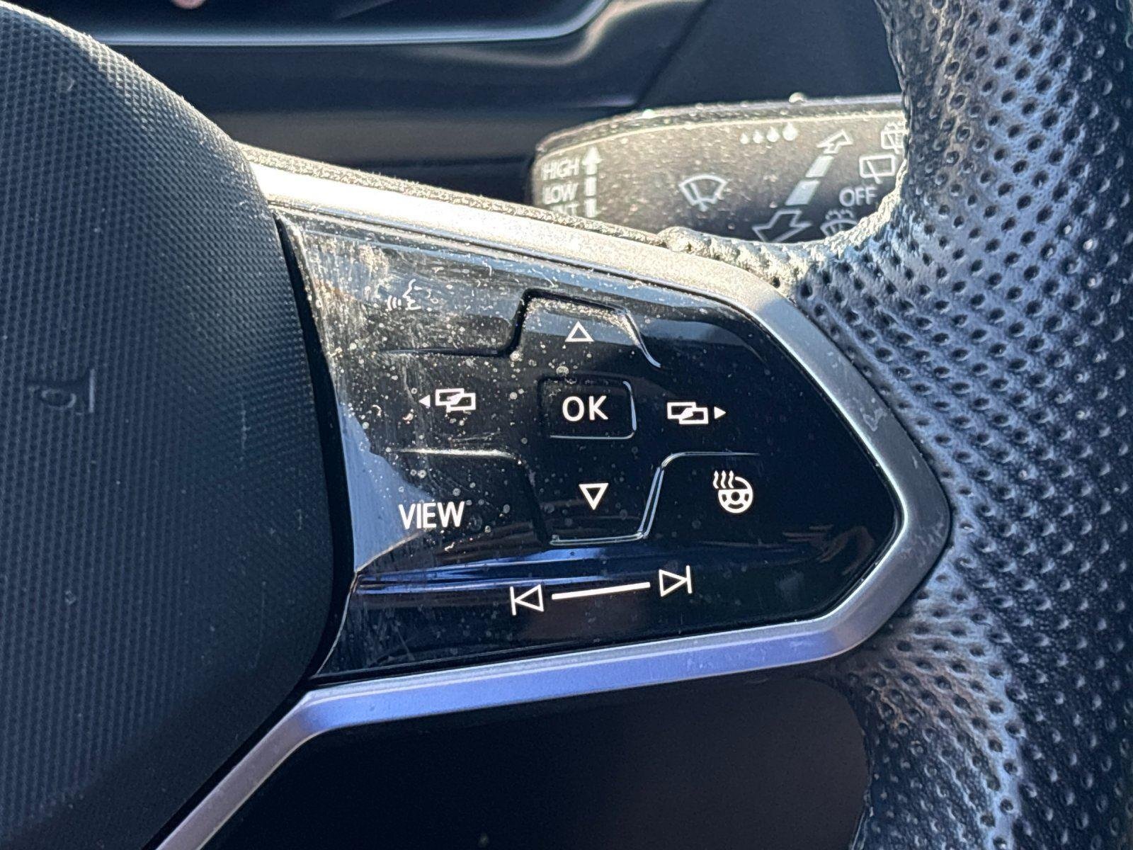 Used 2022  Volkswagen SEL R-Line image 20