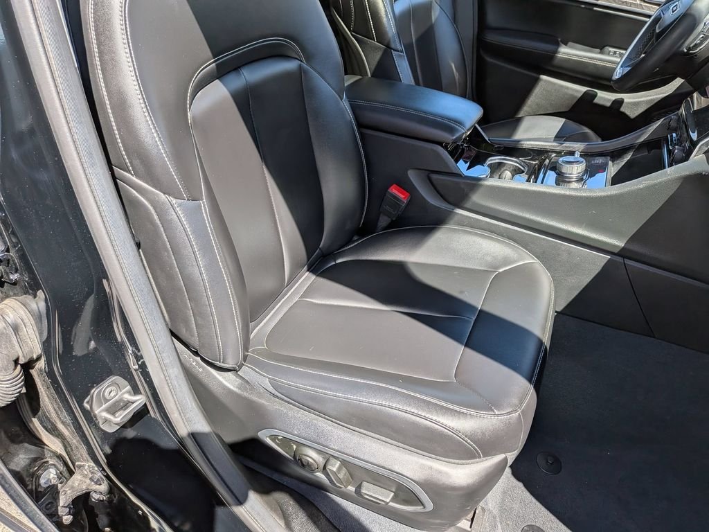 Used 2023 Black Jeep Limited image 30