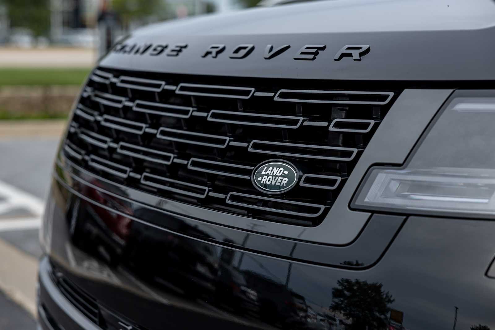 New 2027 Santorini Black Land Rover SE image 43