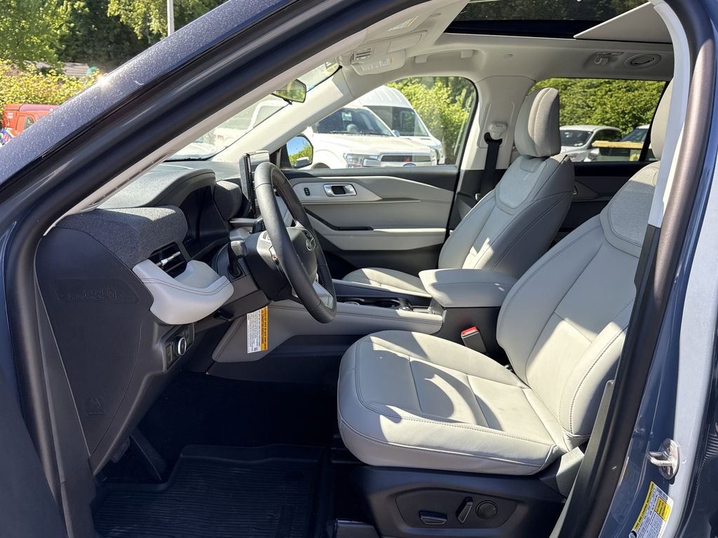 New 2026 Vapor Blue Metallic Ford Active image 23