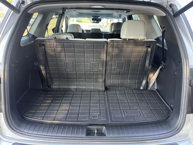 Used 2025 Silver Hyundai SEL Premium image 13