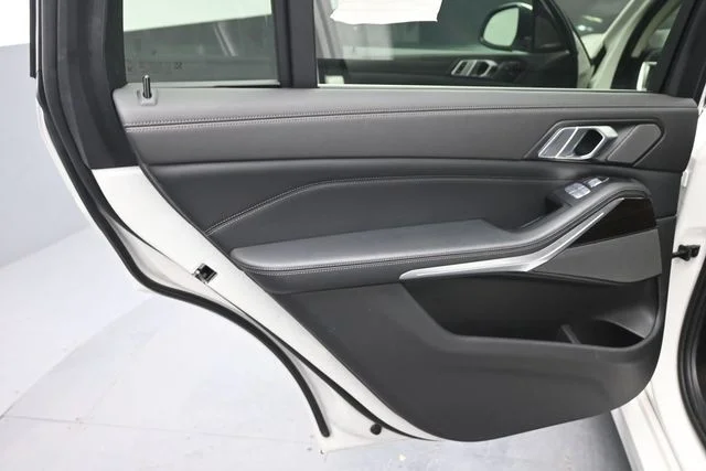Certified Used 2023 White BMW xDrive40i image 25