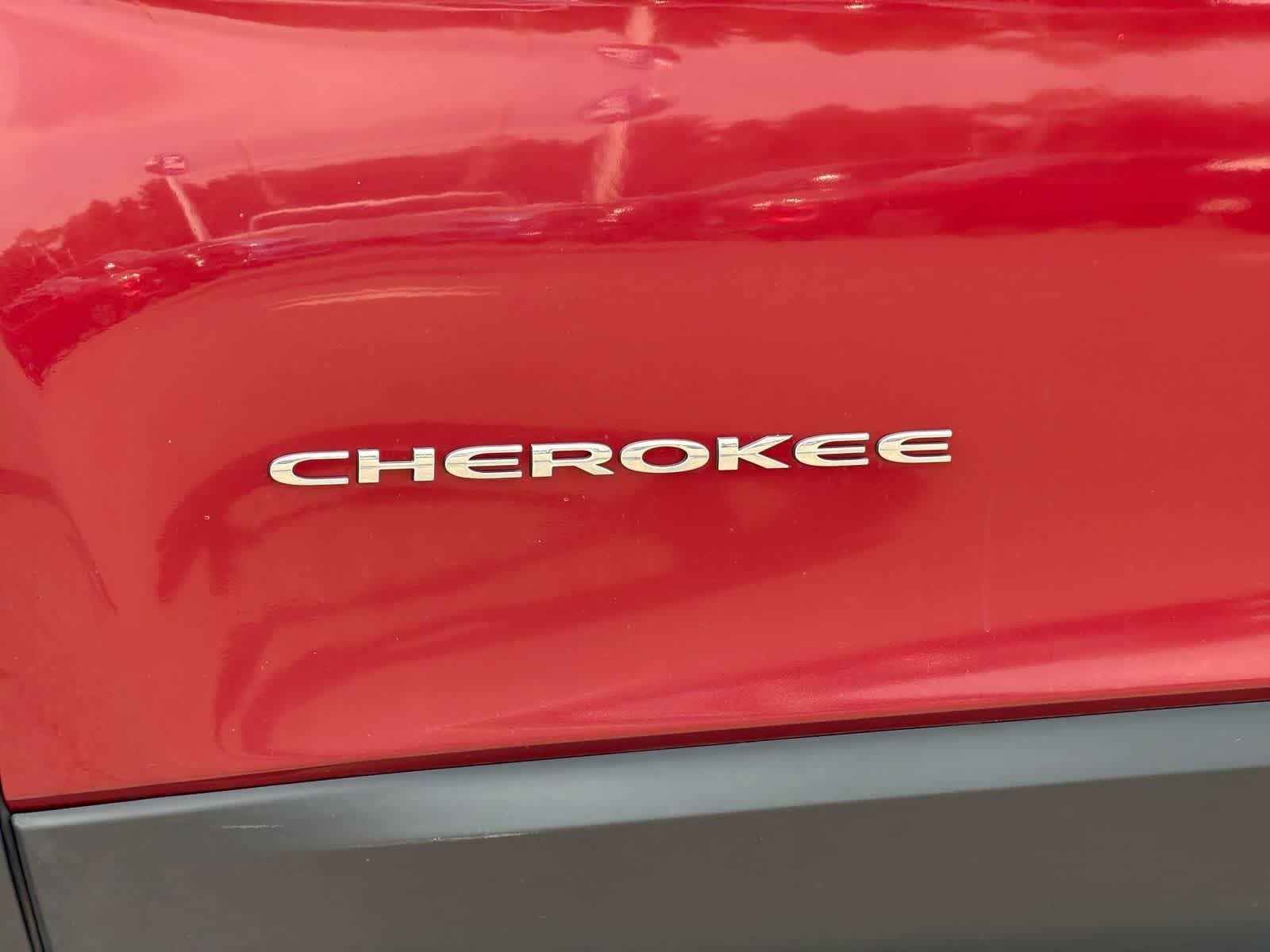 Used 2015 Deep Cherry Red Crystal Pearlcoat Jeep Latitude image 13