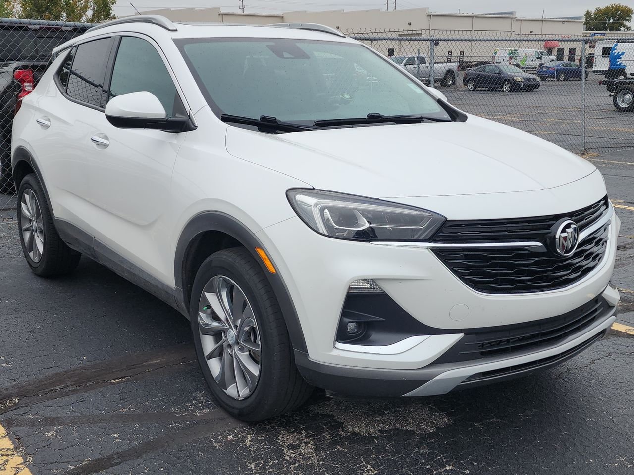 Used 2023 Off-white Buick Essence image 1