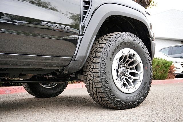 New 2026 Diamond Black Crystal Pearl-Coat Exterior Paint RAM RHO image 8