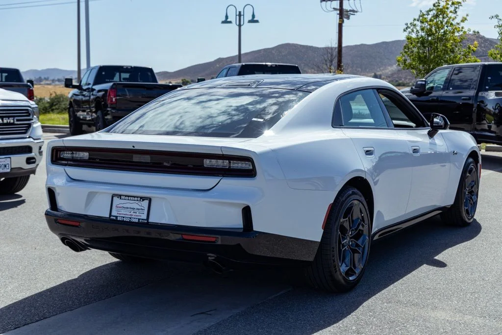 New 2026 White Knuckle Exterior Paint Dodge R/T Blacktop 4-door AWD image 3