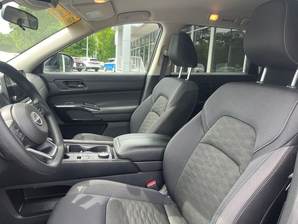 Used 2025 Brilliant Silver Metallic Nissan S image 11