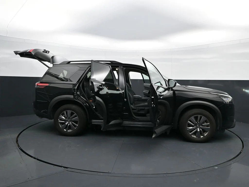 2025 Nissan Pathfinder SV - Photo 42