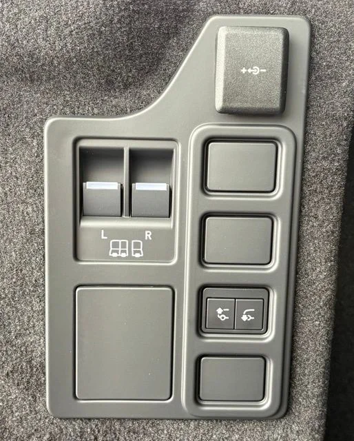 New 2026 Carpathian Grey Land Rover Dynamic SE image 51