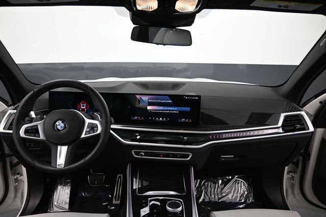 Used 2025 White BMW xDrive40i image 15
