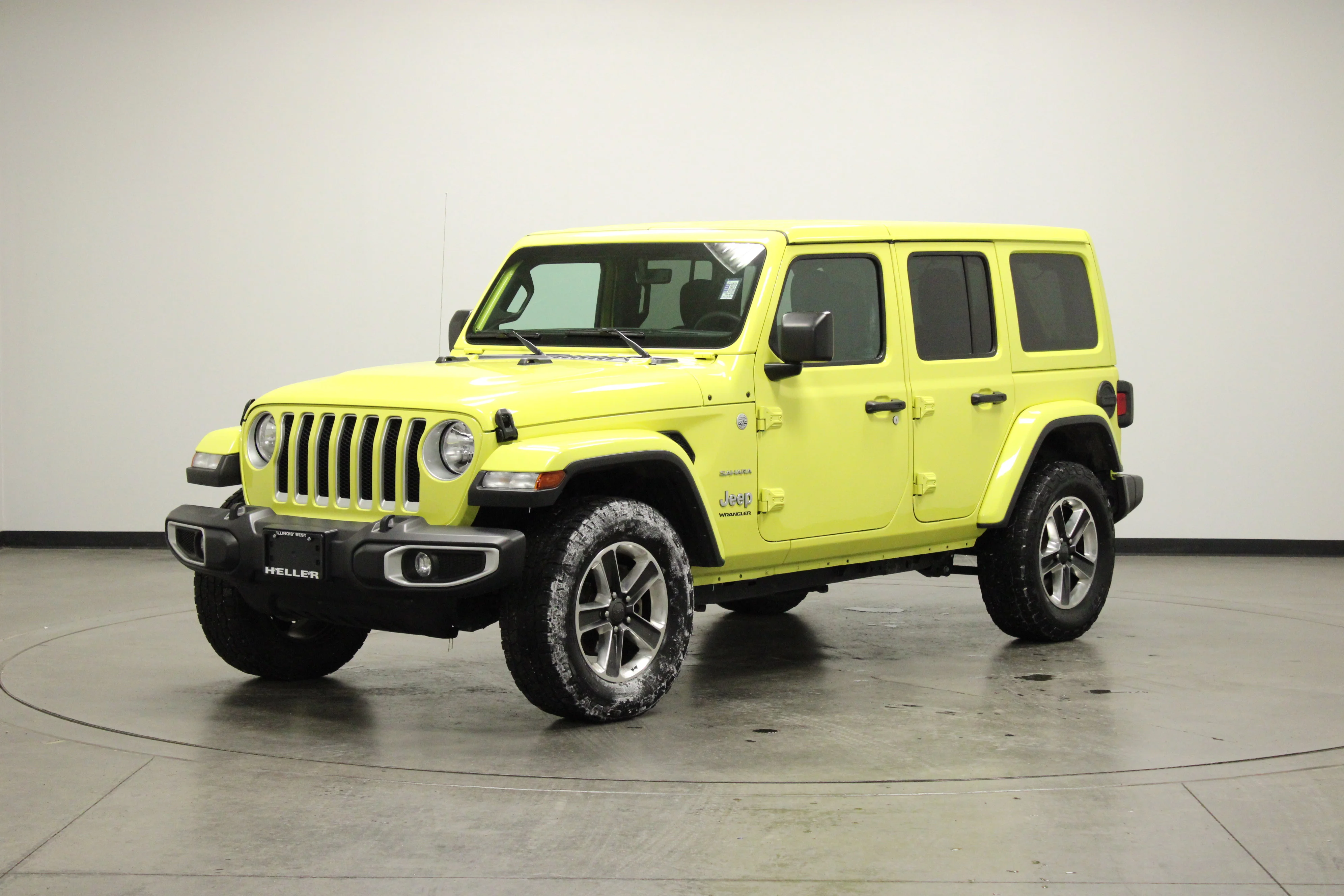 Used 2023 High Velocity Clearcoat Jeep Sahara image 4