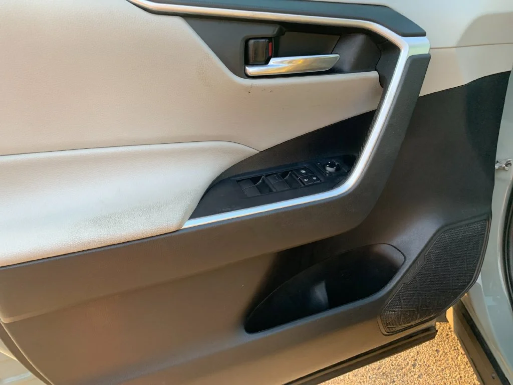 Used 2021  Toyota XLE image 12