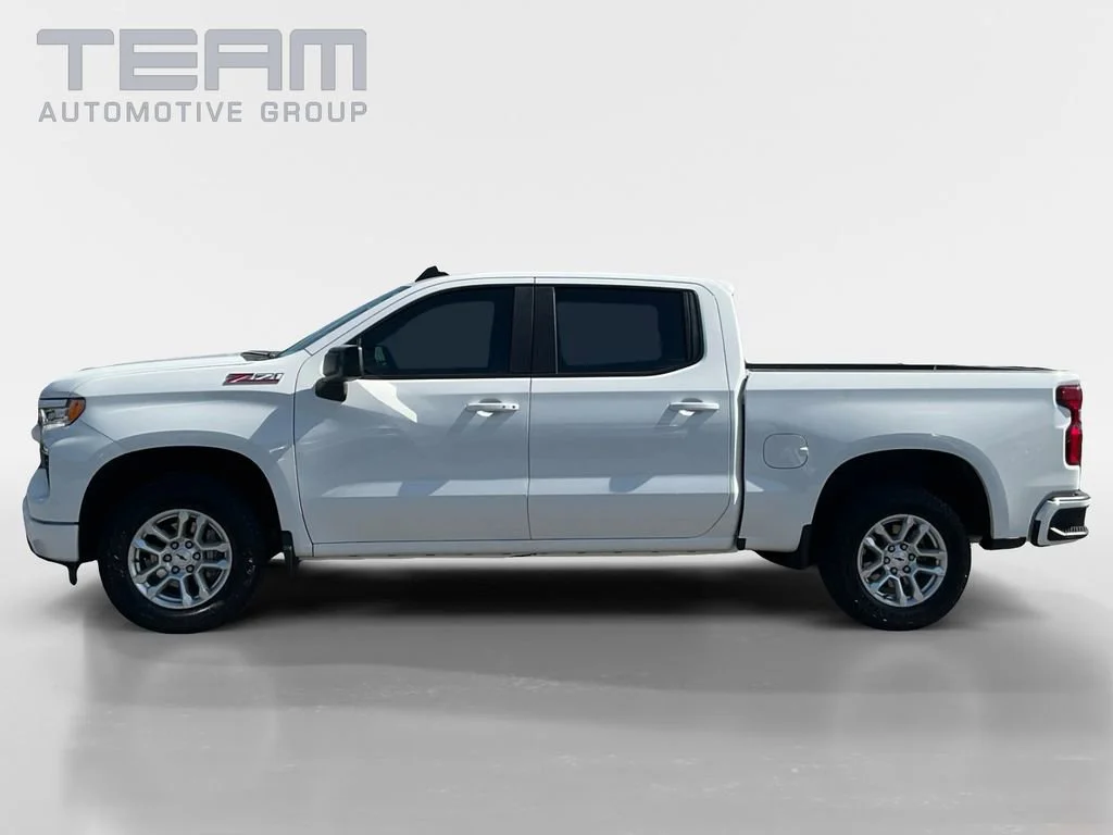 Used 2025 Summit White Chevrolet RST image 4