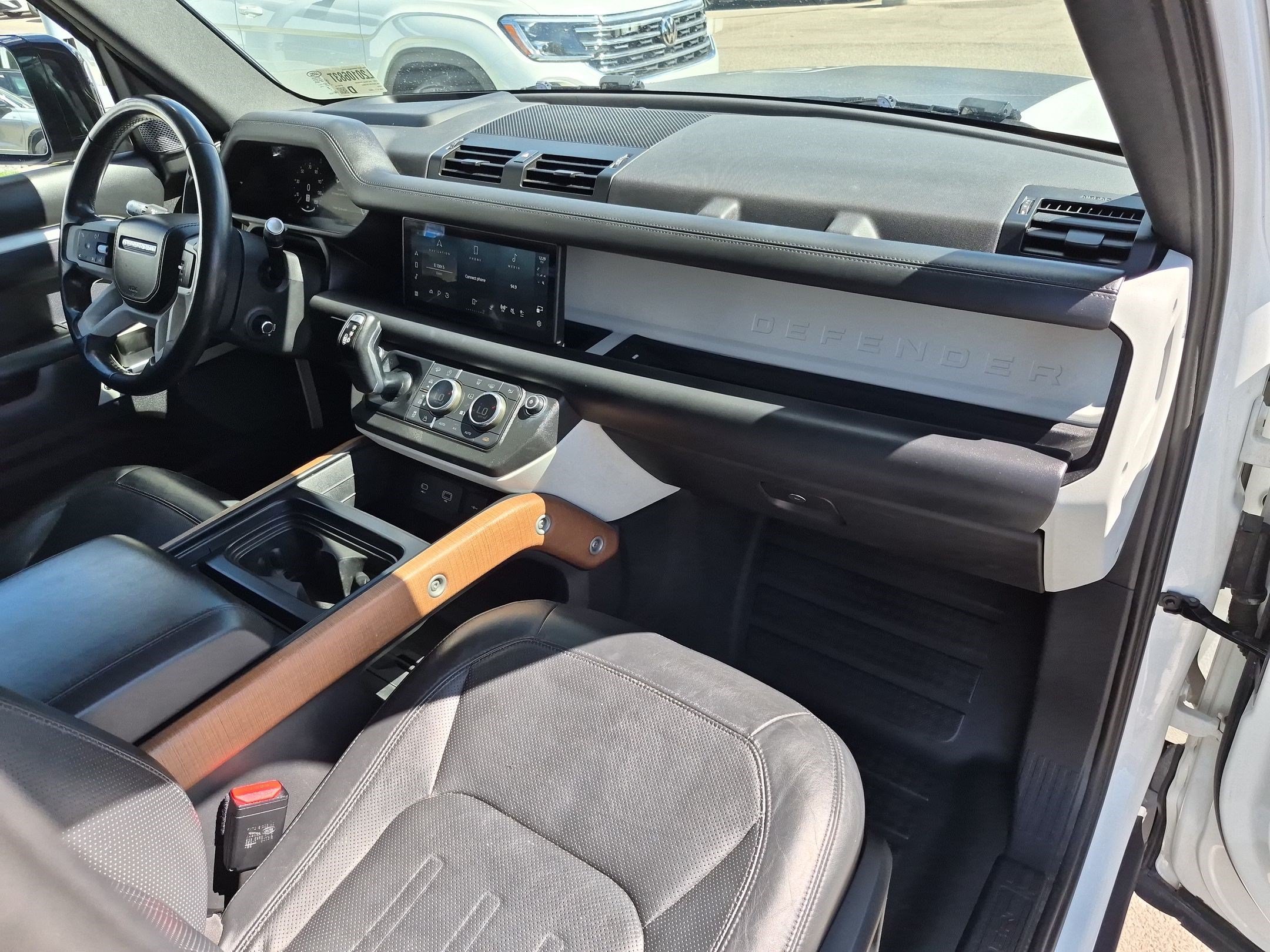 Used 2020 Fuji White Land Rover HSE image 32