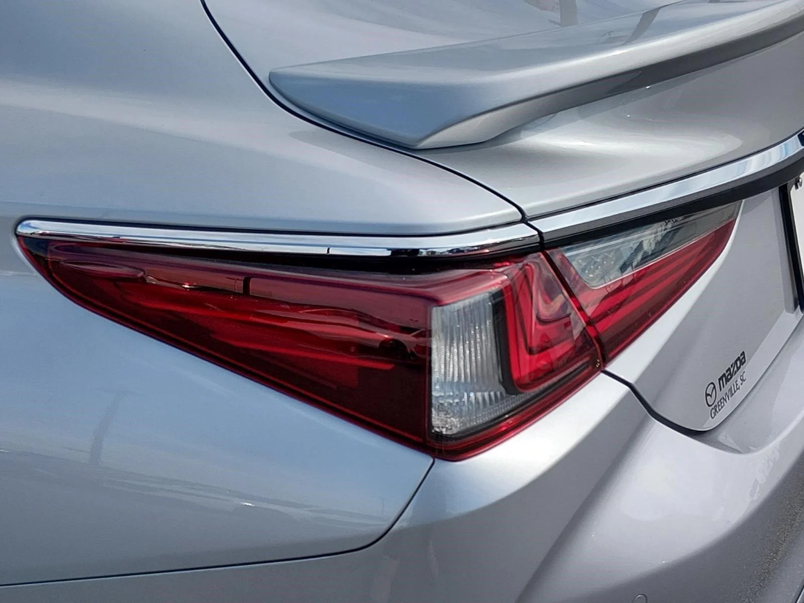 Used 2021 Silver Lining Metallic Lexus ES 300h image 13