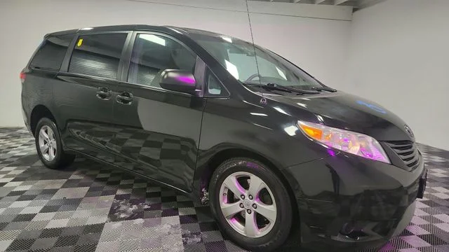 2014 Toyota Sienna L - Photo 23