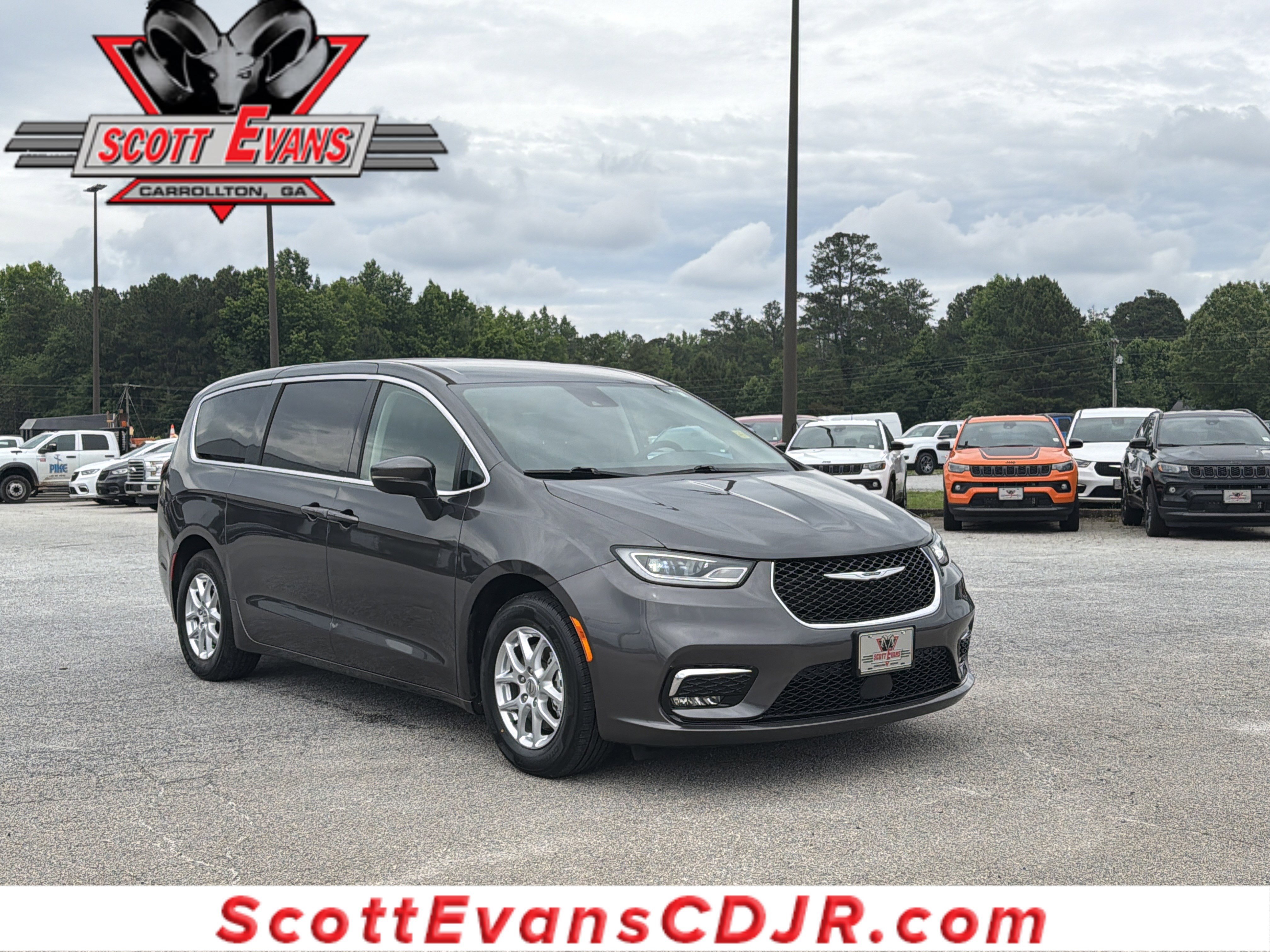 2023 Chrysler Pacifica Touring L's photo
