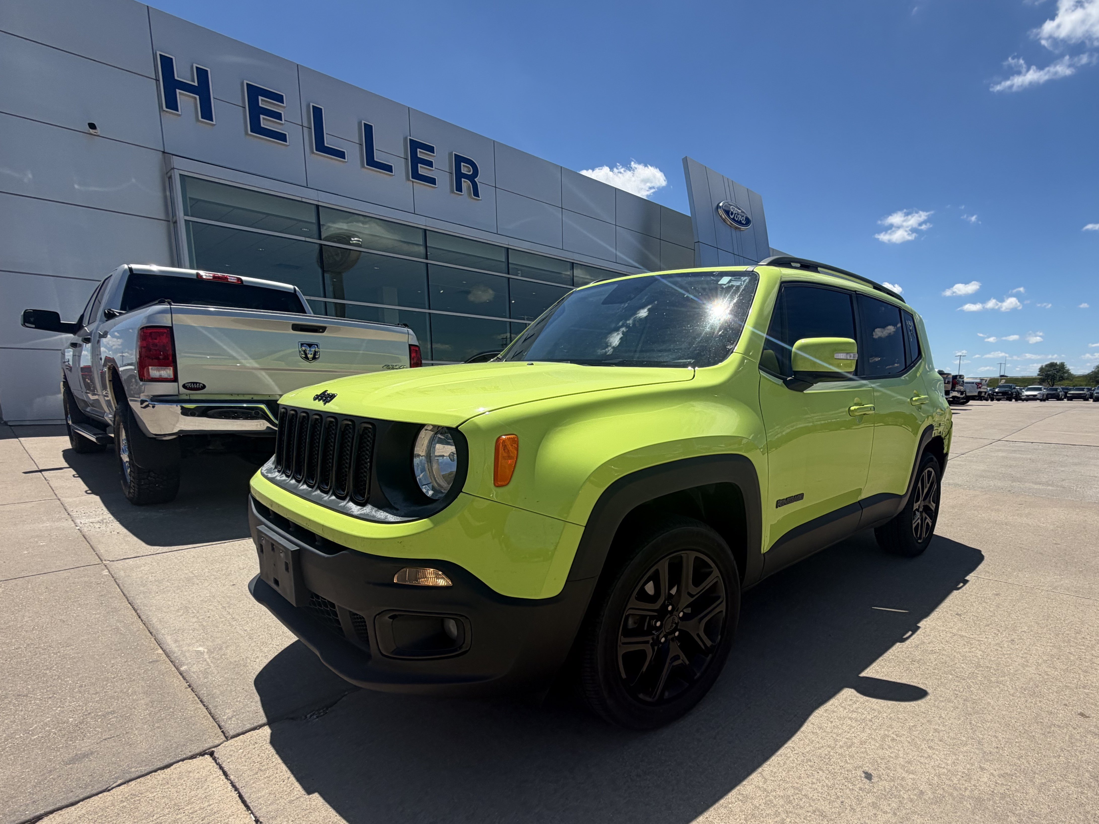 Used 2018 Hypergreen Clearcoat Jeep Latitude image 3