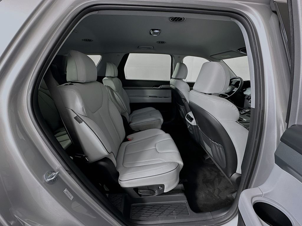 Used 2025 Silver Hyundai SEL image 29