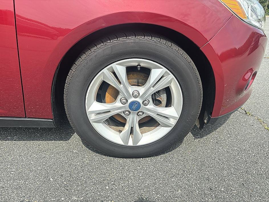 Used 2013 Ruby Red Metallic Tinted Clearcoat Ford SE image 11