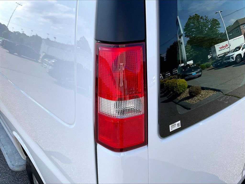 Used 2025 White GMC Work Van image 31
