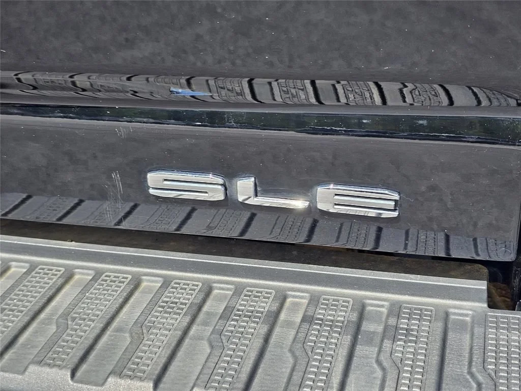 Used 2026 Onyx Black GMC SLE image 11