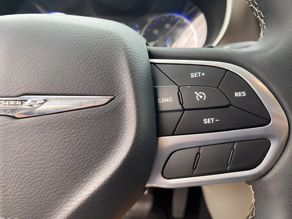 Used 2023 White Chrysler LX image 22