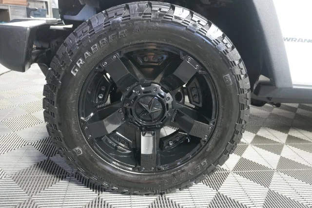 Used 2015 Bright White Clearcoat Jeep Sport image 9
