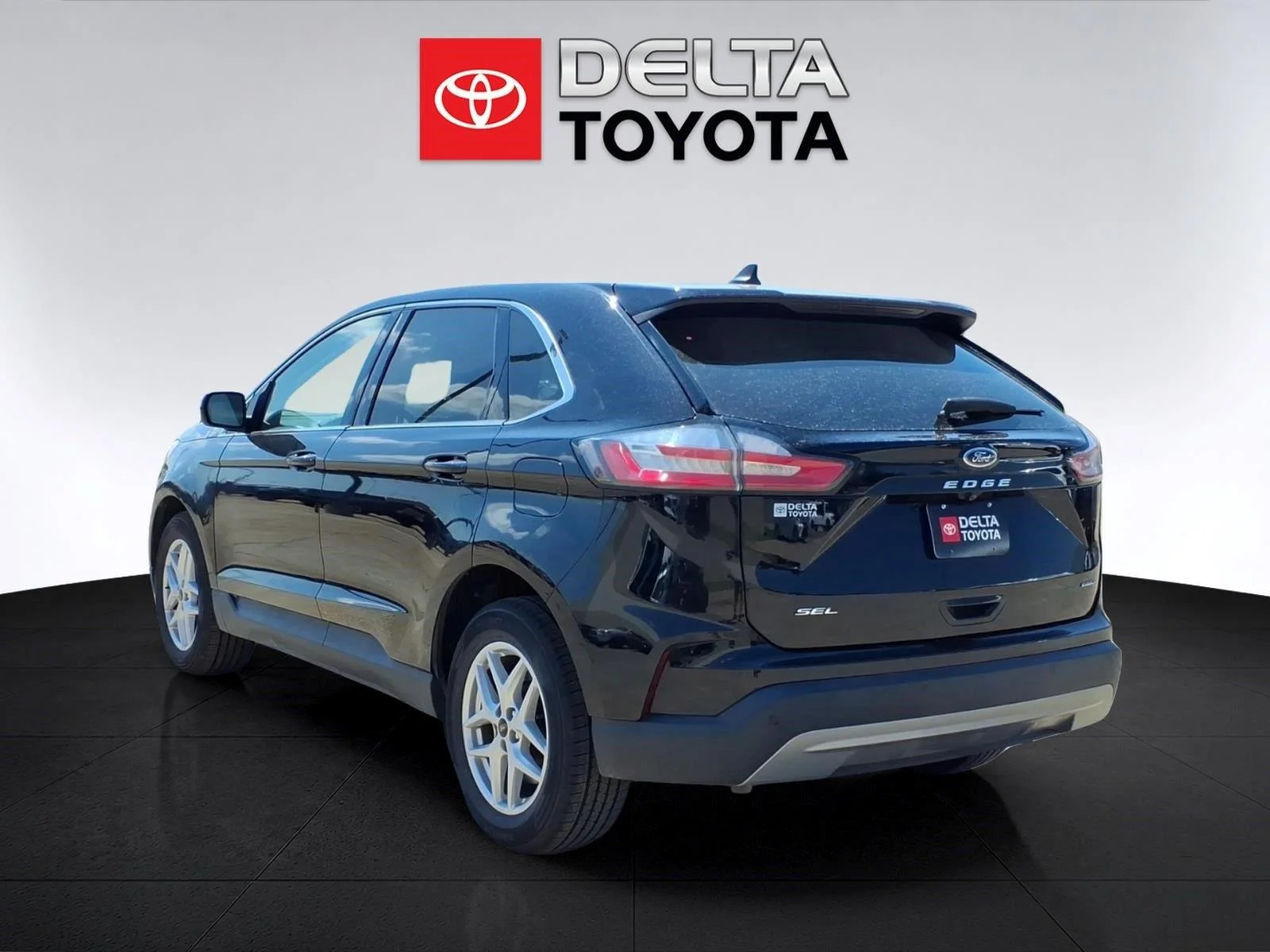 Used 2024 Agate Black Ford SEL image 3