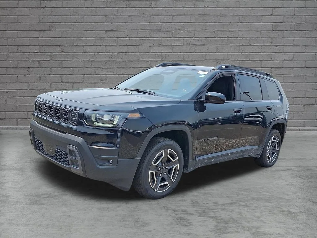 New 2026 Diamond Black Crystal Pearlcoat Jeep Laredo image 4