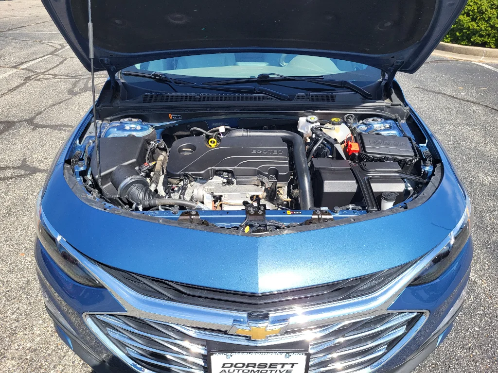 Used 2025 Lakeshore Blue Metallic Chevrolet LT image 26