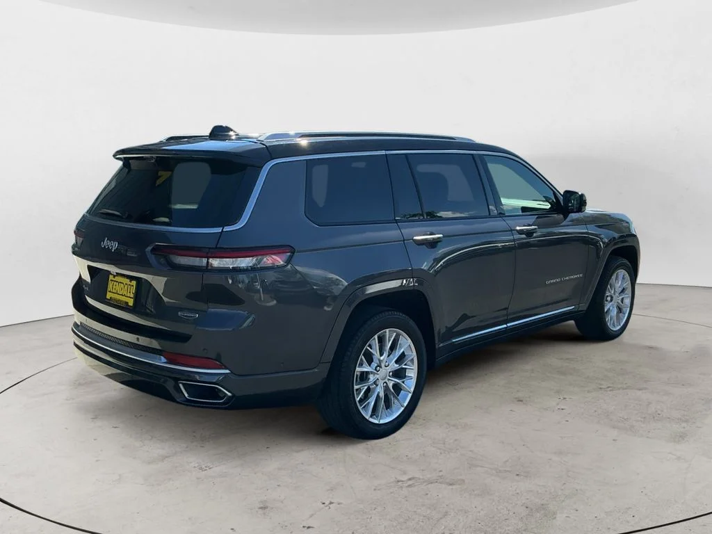 Used 2021 Gray Jeep Summit image 7