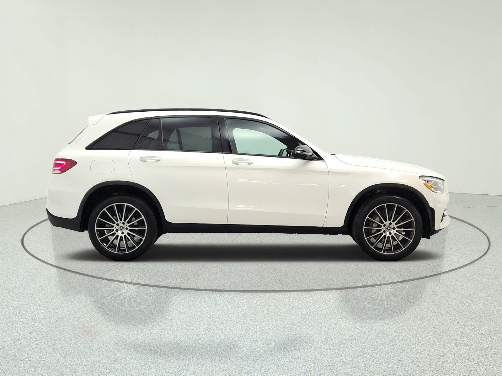 Used 2022 Polar White Mercedes-Benz GLC 300 SUV image 4