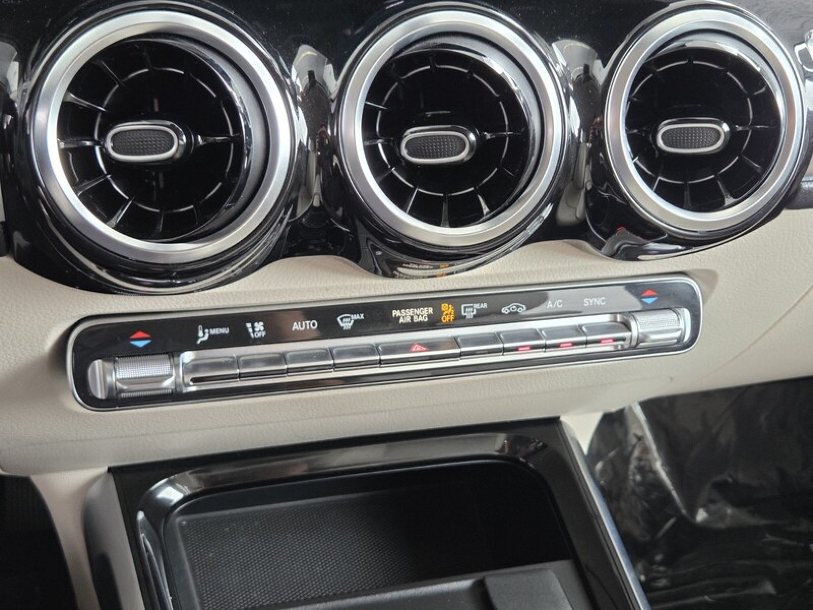 Certified Used 2022 Polar White Mercedes-Benz GLB 250 image 32
