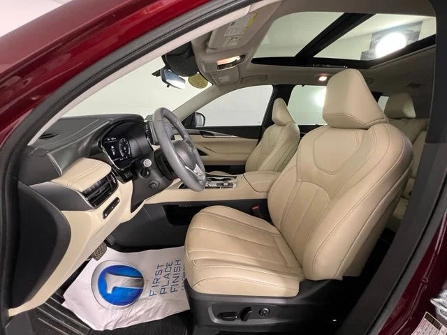 Used 2023 Red INFINITI LUXE image 11