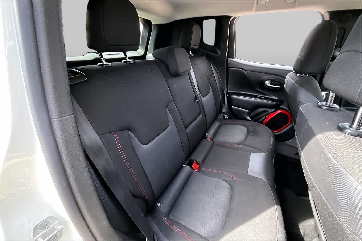Used 2017 Alpine White Jeep Trailhawk image 19