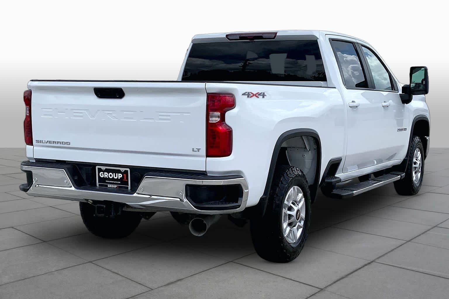 Used 2025 Summit White Chevrolet LT image 13