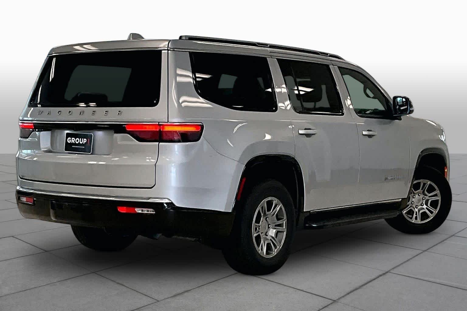 Used 2023 Silver Zynith Jeep  image 12