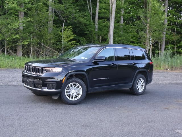 Used 2024 Black Jeep Laredo image 4