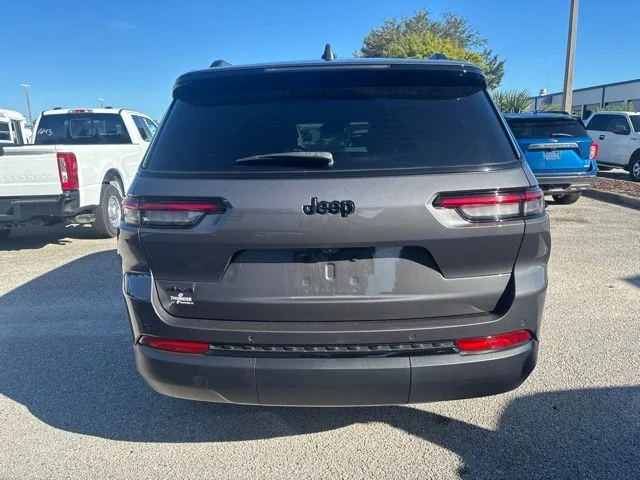 Used 2024 Gray Jeep Altitude image 6