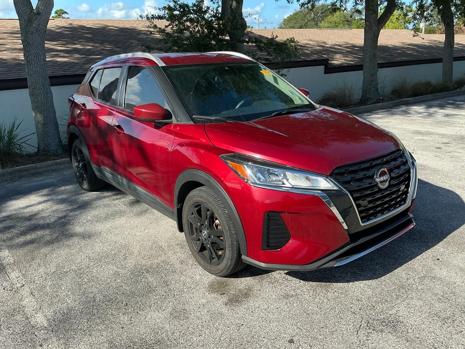 Used 2022 Red Nissan SV image 4