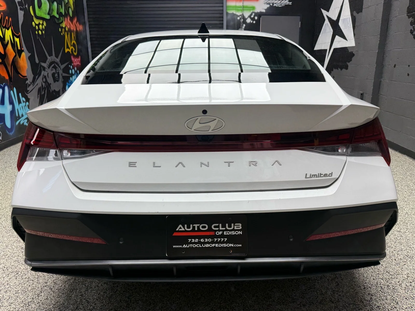 Used 2024 Serenity White Pearl (w6h) Hyundai Limited image 5