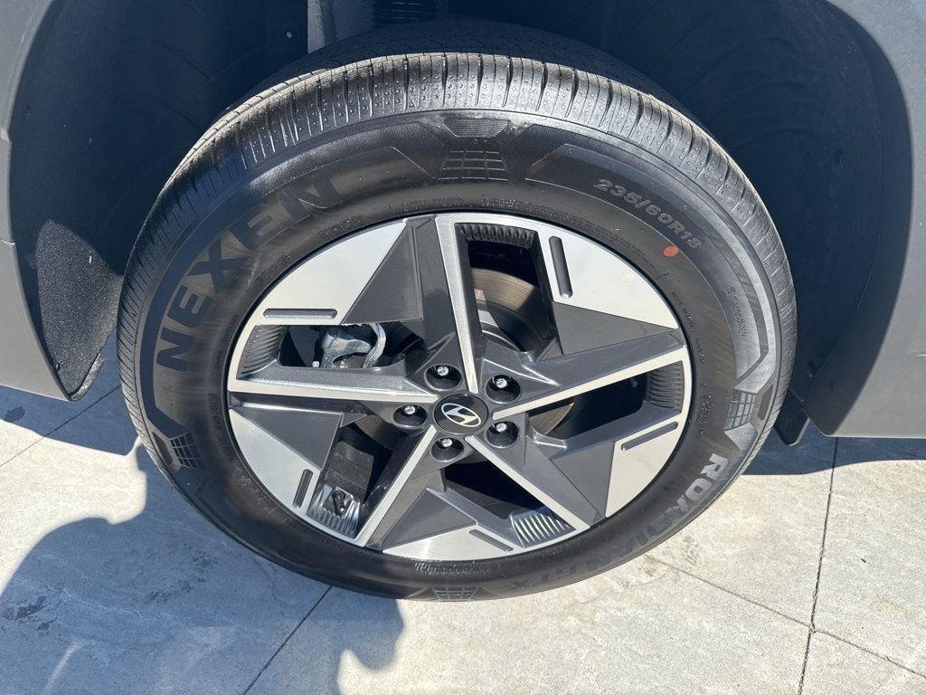 New 2026 White Hyundai SEL FWD image 12