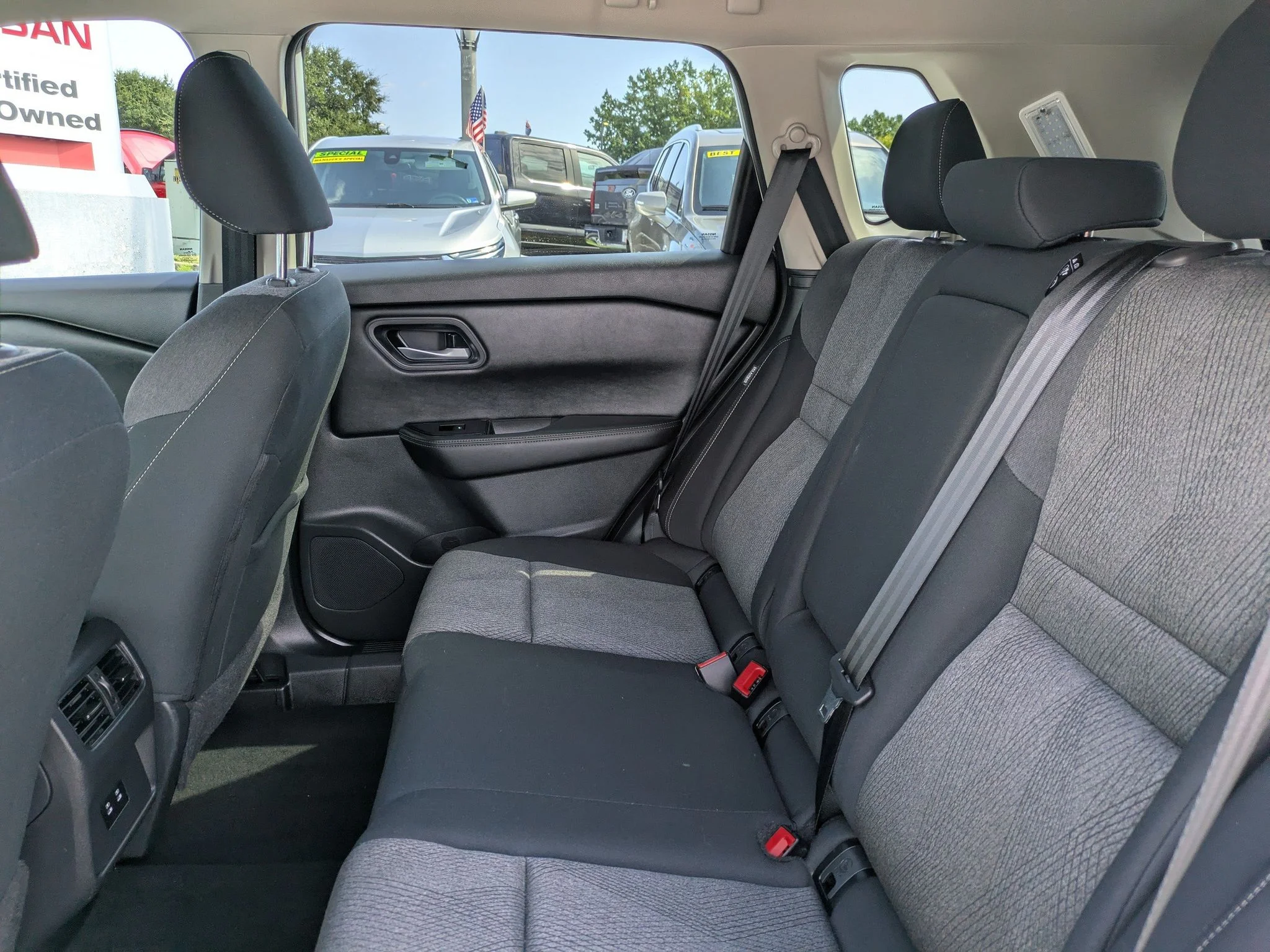 Used 2024 Everest White Pearl Nissan SV image 15