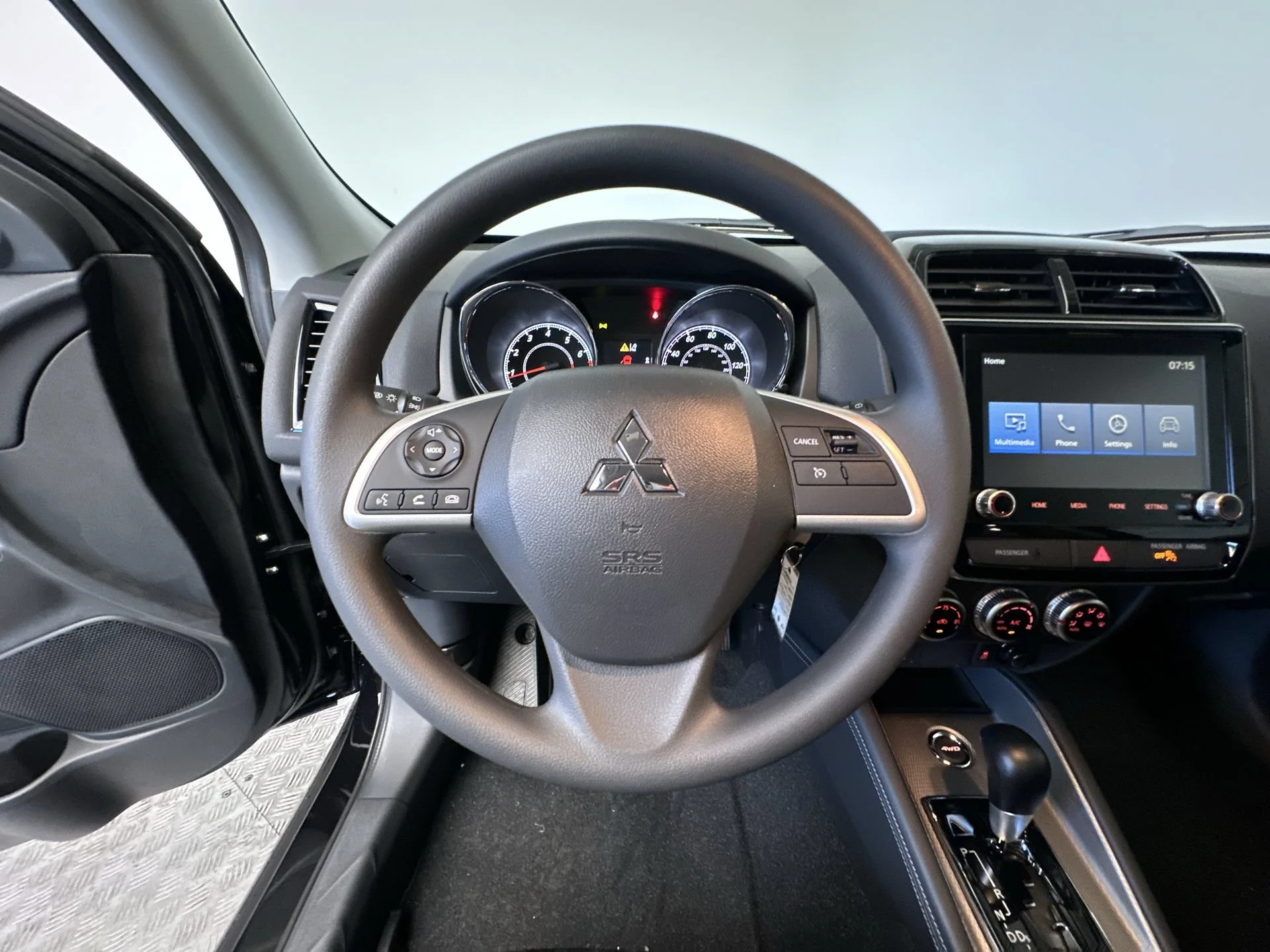 New 2026 Labrador Black Pearl Mitsubishi S image 16