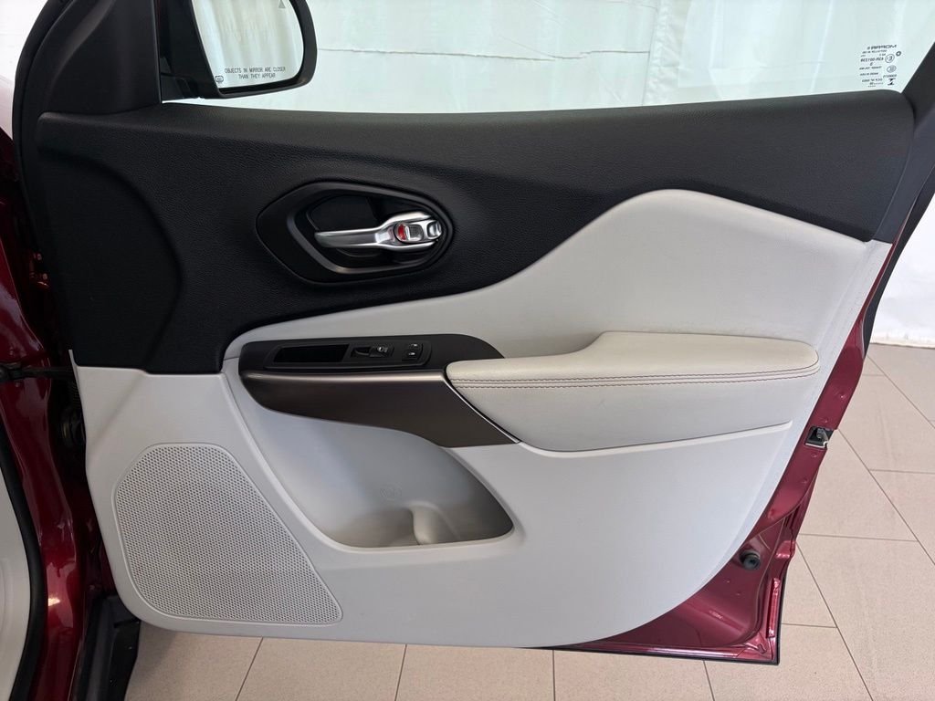Used 2020 Velvet Jeep Limited image 19