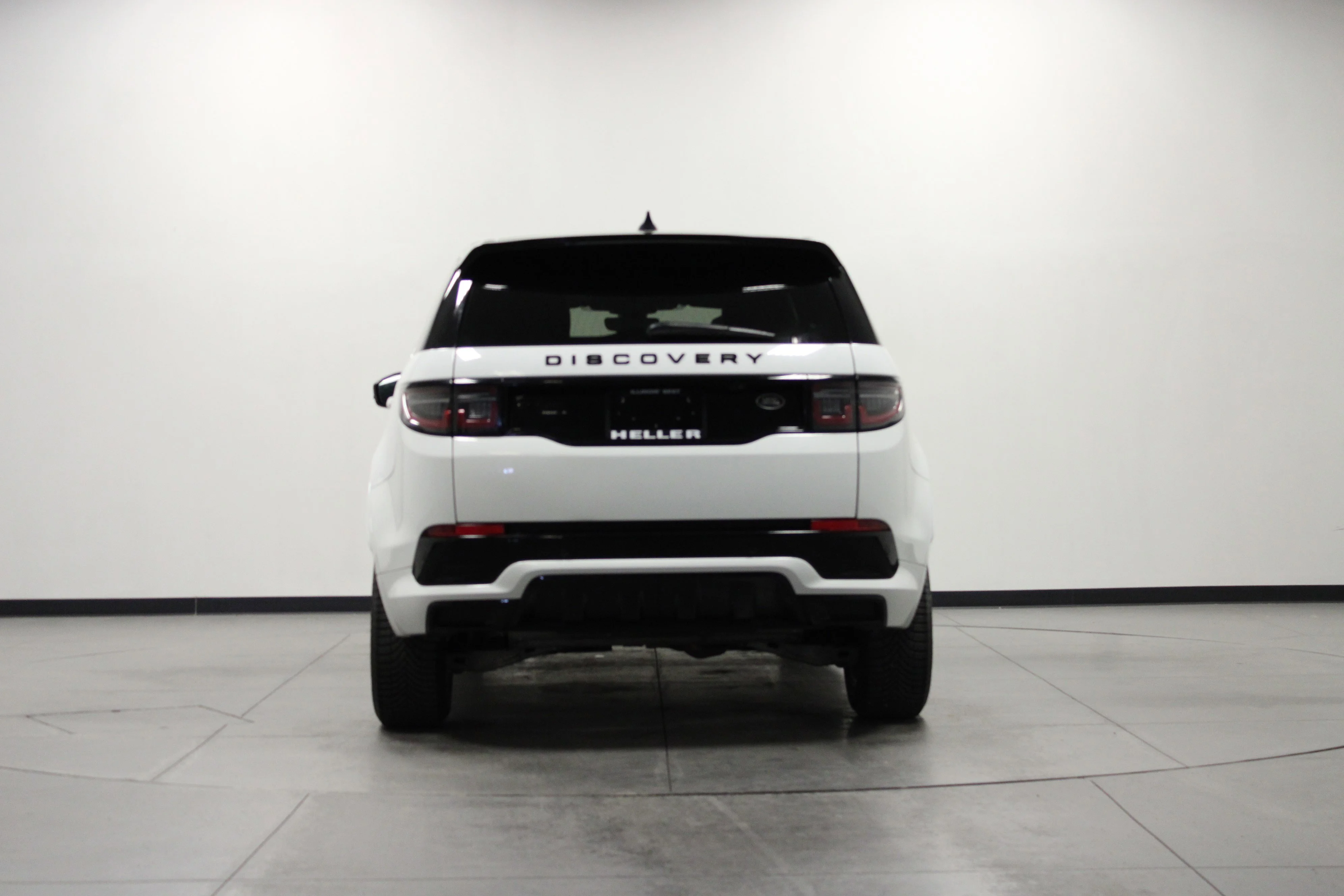 Used 2020 Fuji White Land Rover S R-Dynamic image 5