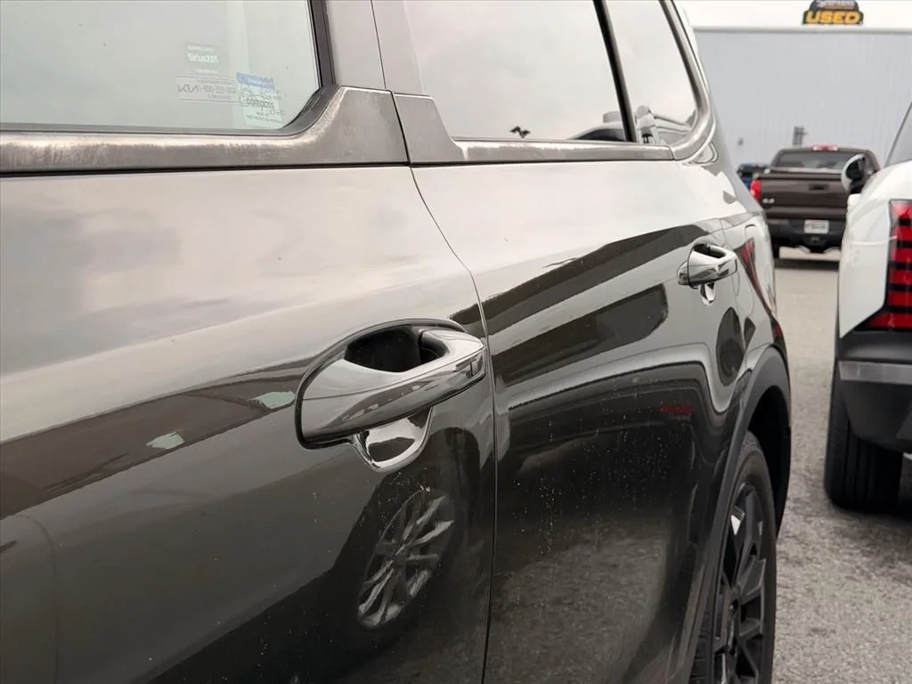 Used 2022 Green Kia EX image 16