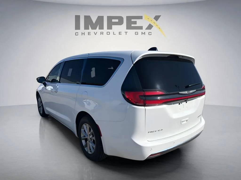 Used 2026 White Chrysler Limited image 2