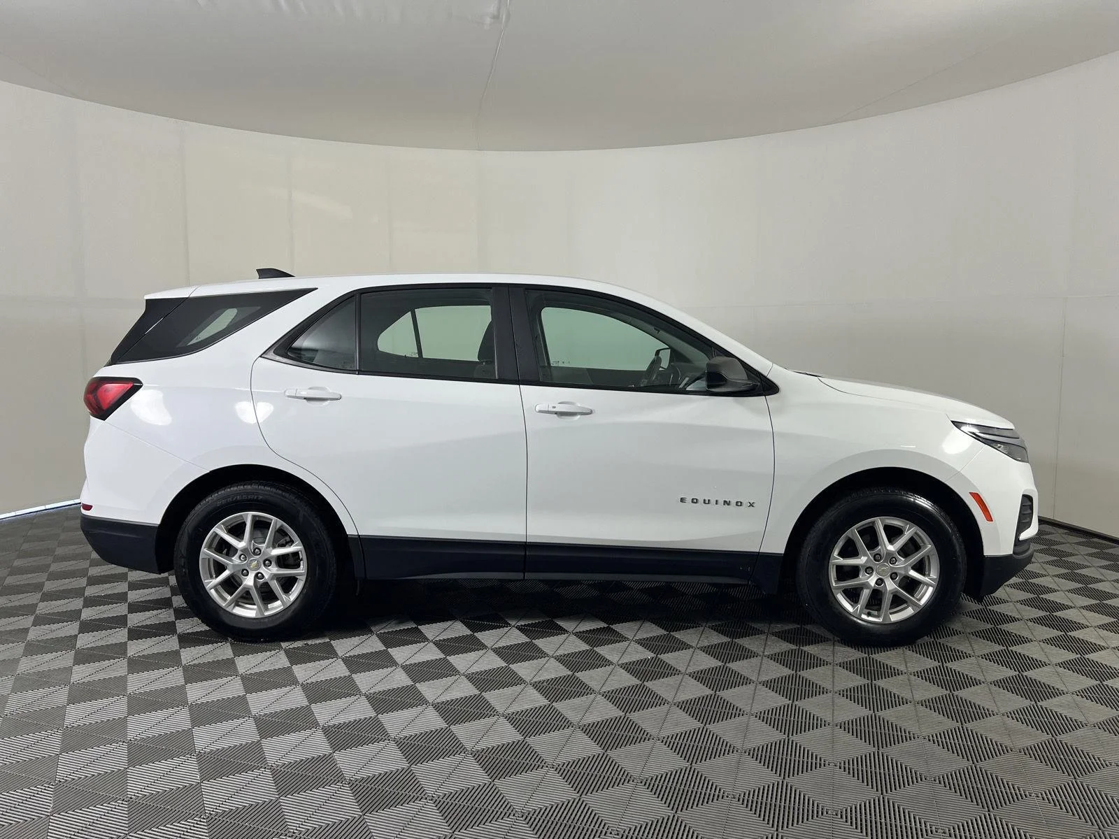 Used 2022 Summit White Chevrolet LS image 22